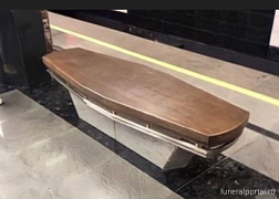Москвичи обратили внимание на странный дизайн скамеек на станции «Каховская»